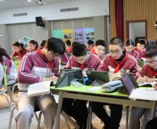 课后服务为载体丰厚课程供应让学生在多元体验中全面发展