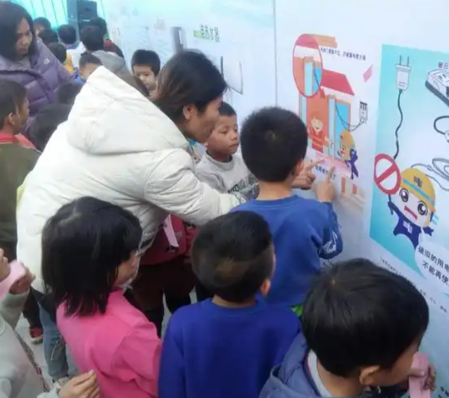 经过播映动画片和安排兴趣试验为学生解说家庭用电安全常识 经过播映动画片和安排兴趣试验为学生解说家庭用电安全常识